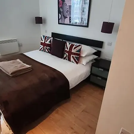 Bright & Spacious Double Bedroom With Ensuite And Concierge! Paid Parking Available Apartment *