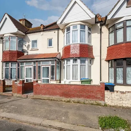 Apartment Fernbank Sudbury Hill Harrow Self-contained With En-suite Wembley