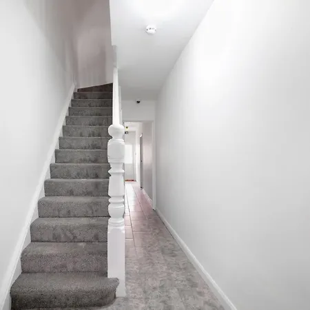 Fernbank Sudbury Hill Harrow Self-contained With En-suite *