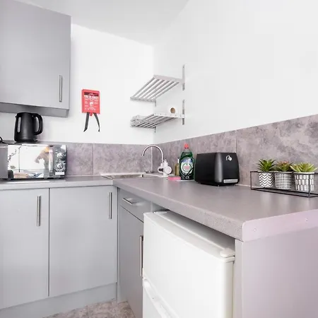 Fernbank Sudbury Hill Harrow Self-contained With En-suite * Wembley
