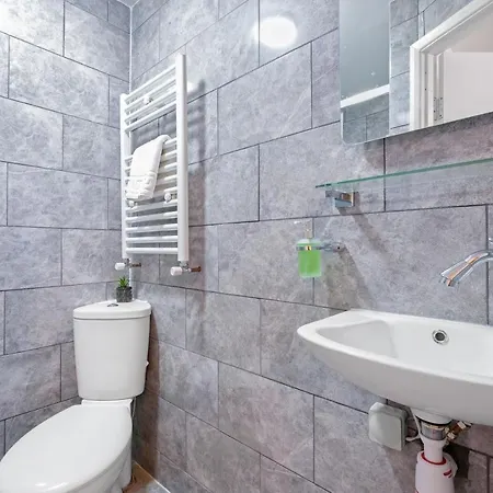 Fernbank Sudbury Hill Harrow Self-contained With En-suite