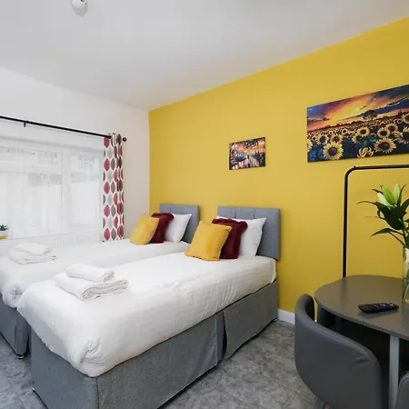 Apartment Fernbank Sudbury Hill Harrow Self-contained With En-suite *