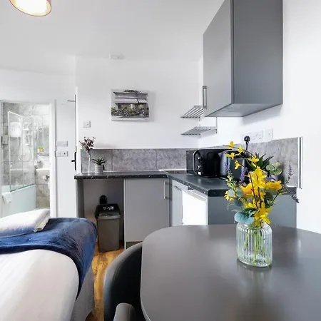 Apartment Fernbank Sudbury Hill Harrow Self-contained With En-suite *