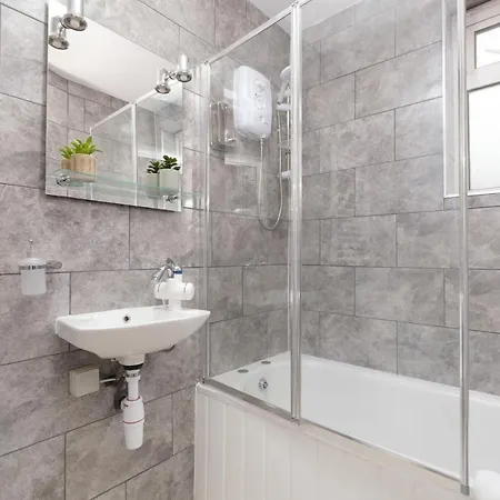 Apartment Fernbank Sudbury Hill Harrow Self-contained With En-suite