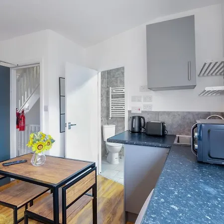 Fernbank Sudbury Hill Harrow Self-contained With En-suite *
