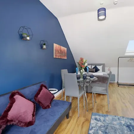 Apartment Fernbank Sudbury Hill Harrow Self-contained With En-suite *