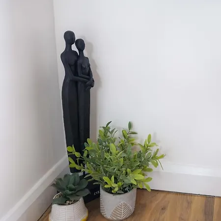 Fernbank Sudbury Hill Harrow Self-contained With En-suite Apartment Wembley