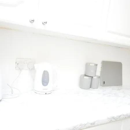 Holiday home London Deluxe 3 Bedroom House With Parking Space Dagenham