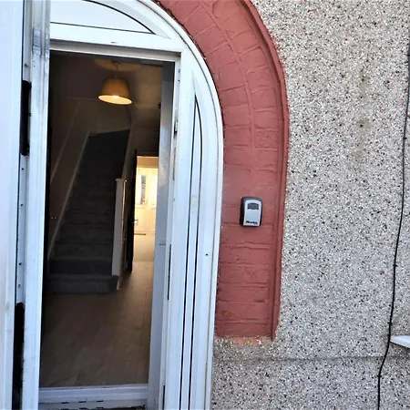 Holiday home London Deluxe 3 Bedroom House With Parking Space *