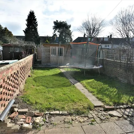 London Deluxe 3 Bedroom House With Parking Space Holiday home