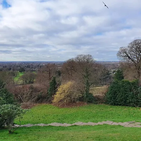 Gardens - Private Double Richmond London - * Kew
