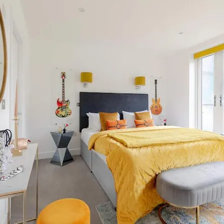 Off The Shard Xxl Design Family House With Garden
