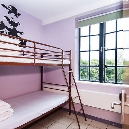 Rest Up Hostel *