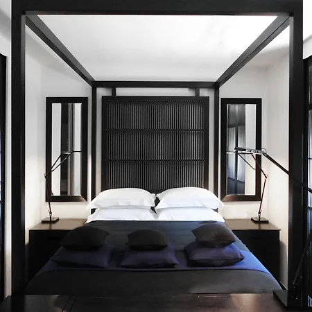 La West - Hyde Park Hotel Londyn