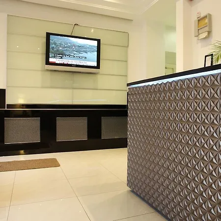 Huttons Hotel, Victoria 3*
