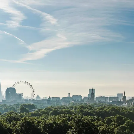 Four Seasons At Park Lane Hotel