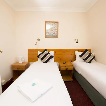 Saba Hotel 3*