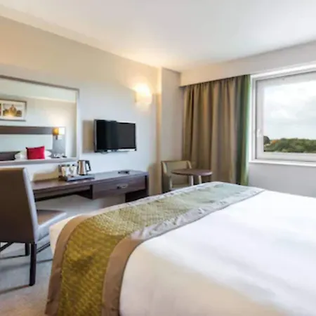 Heston Hyde Hotel