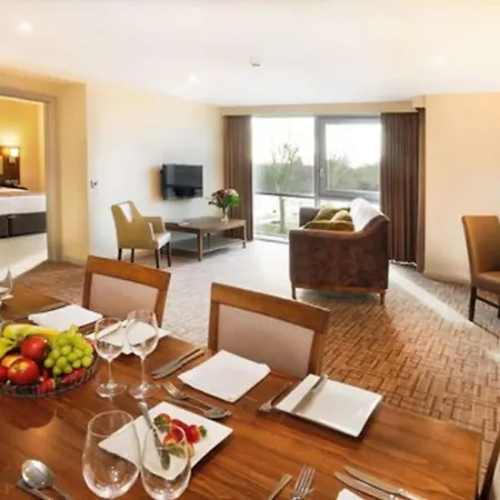 Heston Hyde Hotel 4*