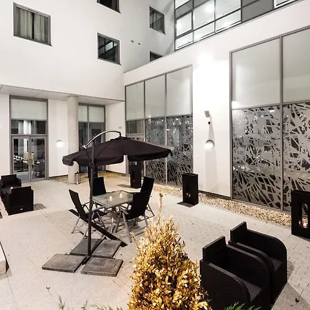 Heston Hyde Hotel