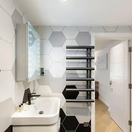 Apartment Stunning 1 Bedroom Flat *