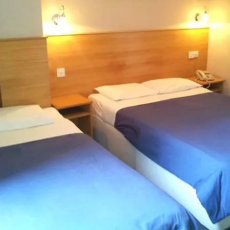Hotel West Cromwell