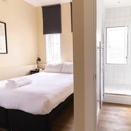 Green Rooms Hotel