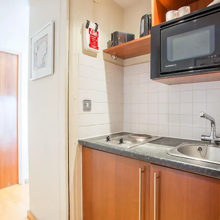 Aparthotel Roland House London