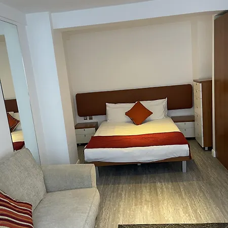 Roland House Aparthotel