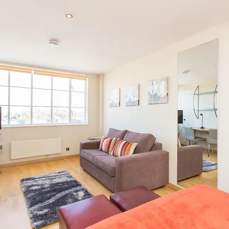 Roland House Aparthotel 3*