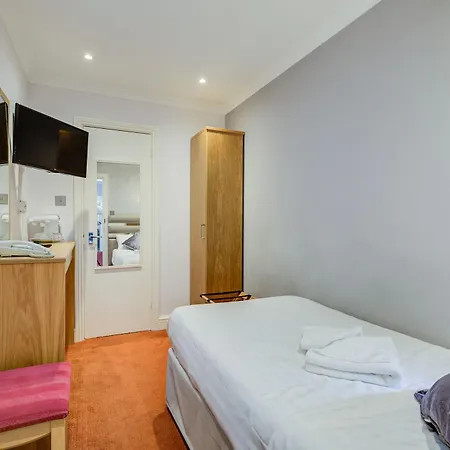 Kingswaypark At Park Avenue 3* London