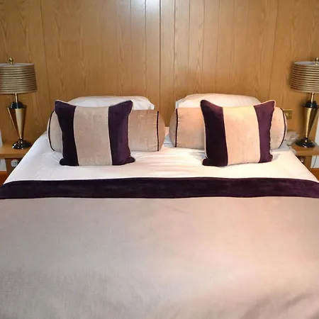 The Lensbury 4*