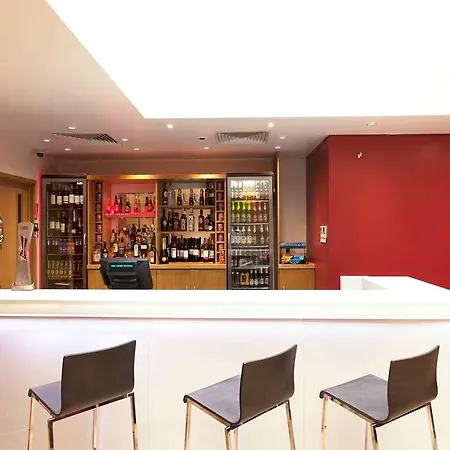 Travelodge Southwark Hotel 3*