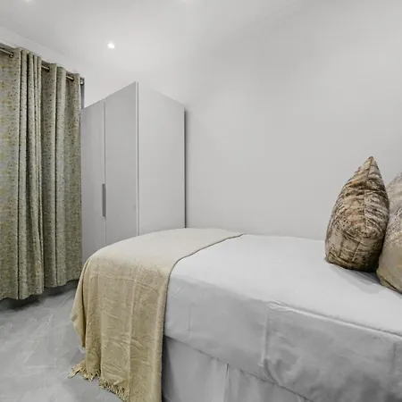 Bryanston Apartment *