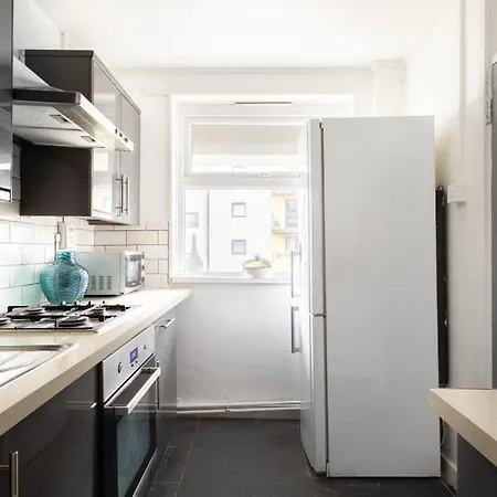 Spacious And Modern 4 Bed Next To Borough Station דירה *