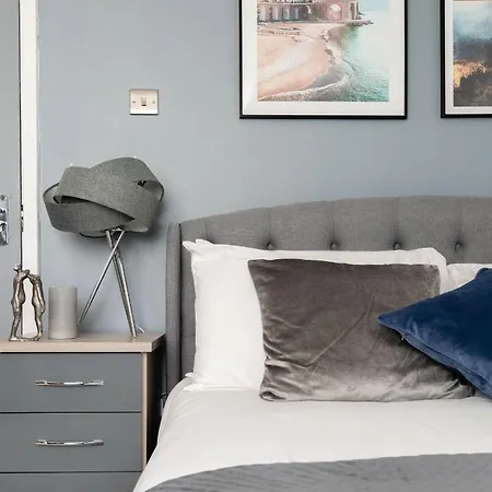 Spacious And Modern 4 Bed Next To Borough Station דירה *