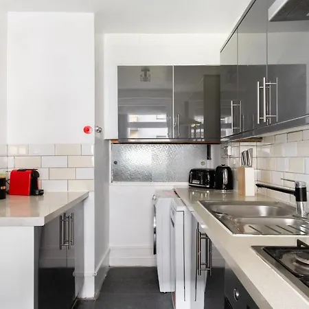 Spacious And Modern 4 Bed Next To Borough Station דירה *