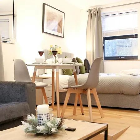 شقة Lovely With Access For Wheel-chairs In Sydenham *