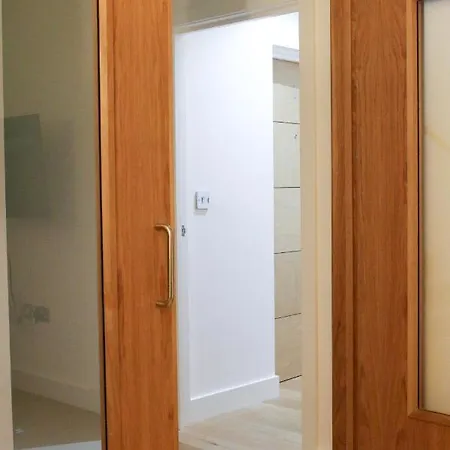 شقة Lovely With Access For Wheel-chairs In Sydenham *