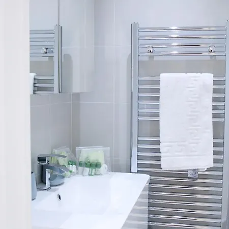 Apartment Executive Bright And Airy In Sydenham *