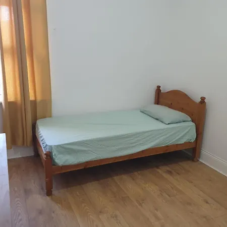 Homestay Burney Tomar House Croydon
