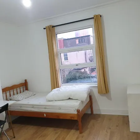 Homestay Burney Tomar House Croydon