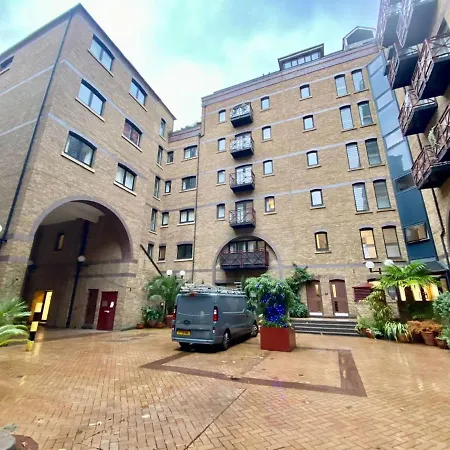 Portered Flat Shad Thames *
