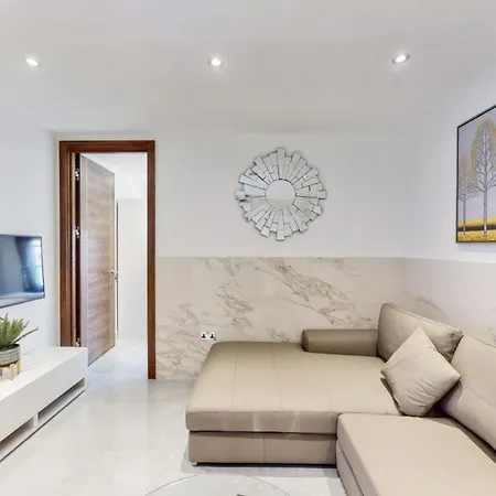 Bryanston Apartment *