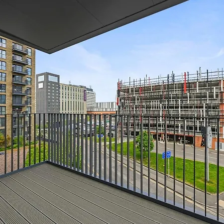 Modern And Chic At Ferrum Near Wembley Park Londres