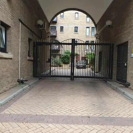 Portered Flat Shad Thames * London