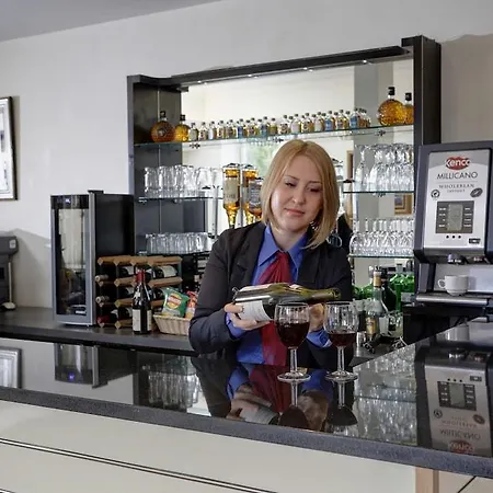 Western Highbury Hotel 3*