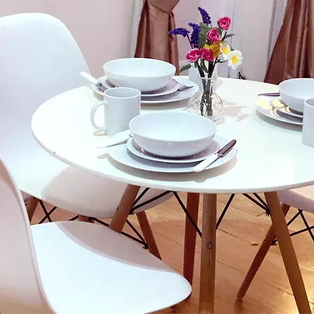Appartement Spacious 1-bedroom Flat With Private Balcony, Patio, And Traditional Decor In Prime Chelsea Location *