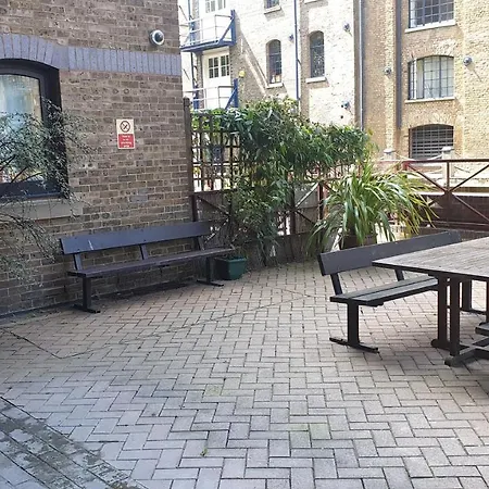 Portered Flat Shad Thames Apartment
