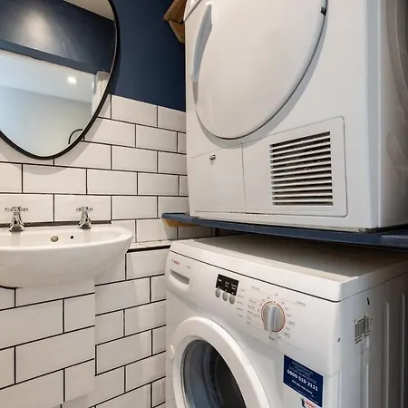 The Paddington Flat - Modern 2bdr With Patio Apartment *